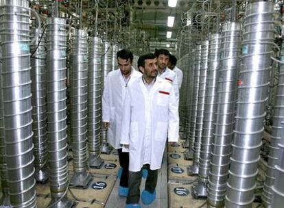 El presidente Mahmud Ahmadineyad visita la planta de enriquecimiento de uranio de Natanz en 2008.