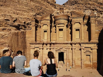 El monasterio de Petra es una de las 500 tumbas esculpidas en la roca.