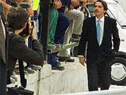 Aznar advierte a Ibarretxe de que un referéndum no tendría ninguna validez