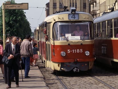 Estación de tranvía en Riga, Letonia.