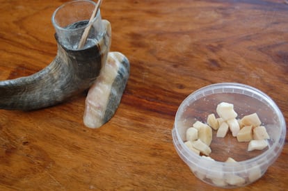 Fermented shark meat is cut into small cubes and must be kept refrigerated.