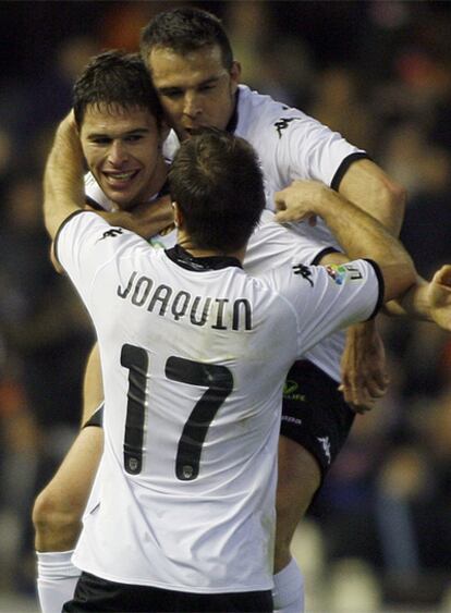 Zigic celebra su gol durante el partido de Liga Europa ante el Espanyol, el pasado mes de enero