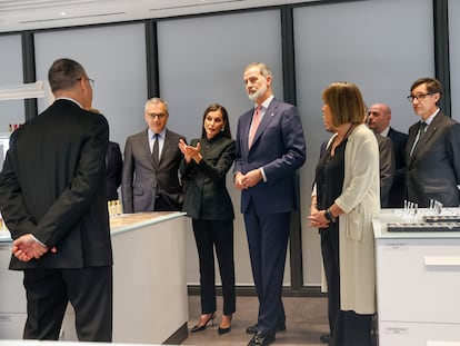 Los Reyes, junto al presidente de Puig, Marc Puig, inauguraron el pasado 14 de febrero la segunda torre de la sede corporativa de la compañía en L'Hospitalet de Llobregat.