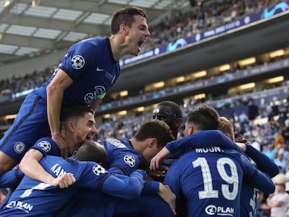 Los jugadores del Chelsea celebran el gol de Havertz en la final de la Champions este sábado en Oporto.