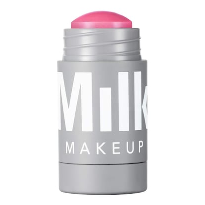 Lip & Cheek Mini de Milk Makeup es el formato viaje de este colorete en barra, que también se puede aplicar en los labios, y cuya fórmula está enriquecida con manteca de mango y aguacate.

18,99€