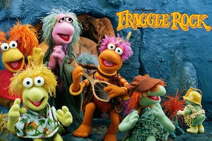 'Los Fraguel Rock' (1983). El creador de los Teleñecos, Jim Henson, dio un paso más allá a principios de los 90 con esta serie en la que retrataba mundos muy diferentes coexistiendo en un mismo lugar. Imposible olvidar a Montaña de basura, la voz de la sabiduría a la que acudían los Fraguel cuando estaban perdidos.