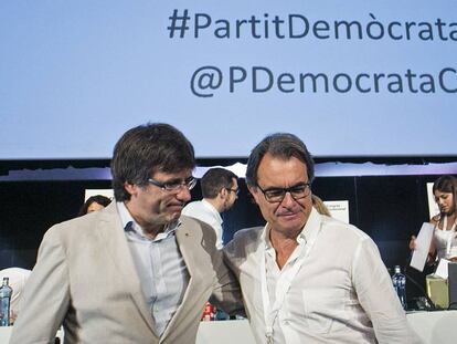 Carles Puigdemont y Artur Mas en la clausura del congreso.