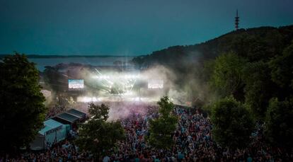 David Guetta pinchando en el festival Odderøya en 2013.