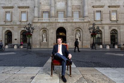 El candidat d'ERC, Alfred Bosch, s'asseu a la cadira amb un aire informal. És un candidat que, segons Oppenheimer, té un aire de Míster Bean. Durant l'entrevista va afirmar que li sembla inquietant que "el senyor Trias ho compri i ho vengui tot”.