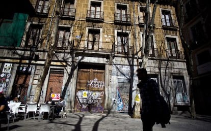 Fachada del Palacio de Sueca, en la plaza del Duque de Alba, que se encuentra cerrada y apuntalada.