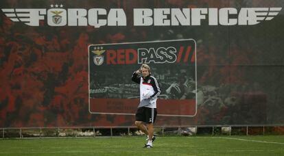 El entrenador del Benfica, Jorge Jesus, durante la sesión de entrenamiento en Seixal, Lisboa.