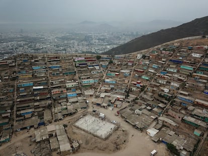 Vista del barrio de Pamplona Alta, a las afueras de Lima (Perú), el 18 de enero de 2023.