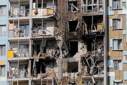 Detalle del edificio residencial dañado por el ataque ucraniano con drones en Moscú, este martes. 