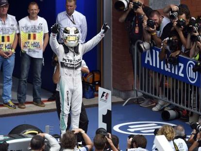 Hamilton celebra la victòria a Spa.