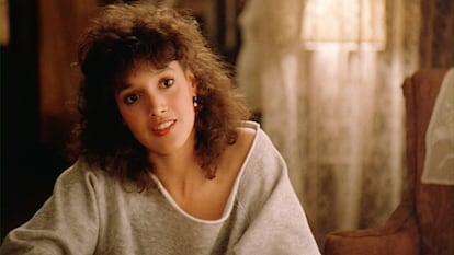 Jennifer Beals' oversized neck jumper became a trend after the movie was released.