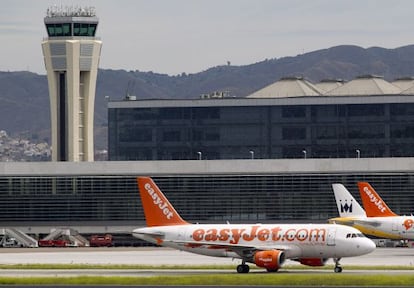 EasyJet planes at Málaga airport.