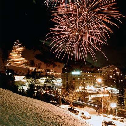 Baqueira-Beret despedirá el año con fuegos artificiales y una bajada con antorchas.