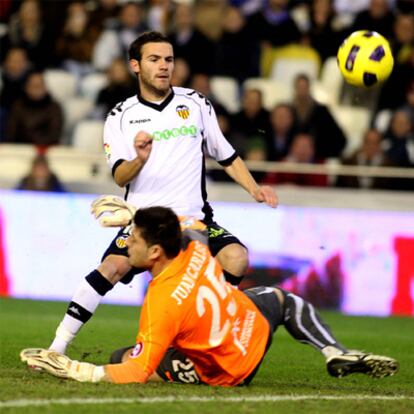 Mata no encuentra el gol ante la salida de Juan Carlos.