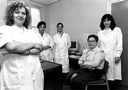 Trabajadoras de la empresa de inserción dedicada a la limpieza Altea, SL, en 1996.