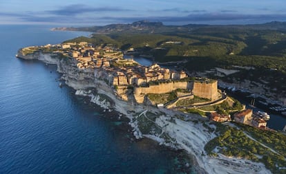 Panorámica del pueblo de Bonifacio, al sur de Córcega.