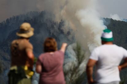 Foco de un incendio en Monte Loureiro, en Pobra de Brollón, Lugo.