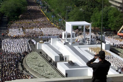 Acto religioso presidido por Juan Pablo II en la madrileña Plaza de Colón el 4 de mayo de 2003.