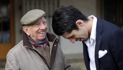 El ganadero Victorino Martín con Alejandro Talavante.