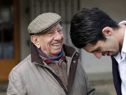 El ganadero Victorino Mart&iacute;n con Alejandro Talavante.