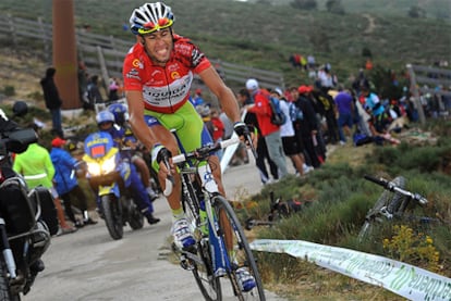 Nibali, durante la ascensión de la Bola del Mundo en la última edición.