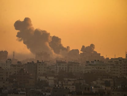 Un bombardeo israelí sobre el norte de la franja de Gaza, el martes.