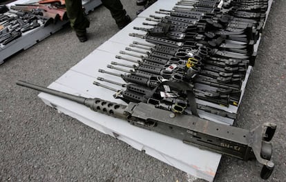 Armas decomisadas a narcotraficantes en México.