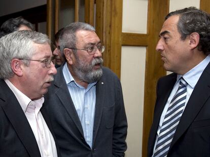 Ignacio Fernández Toxo, Cándido Méndez y Juan Rosell, en la Universidad Menéndez Pelayo de Santander.