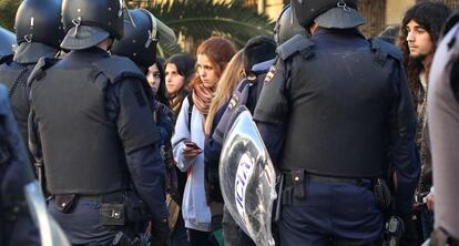 Dos de los identificados en la comisaría de Zapadores, en Valencia, el pasado 17 de febrero.