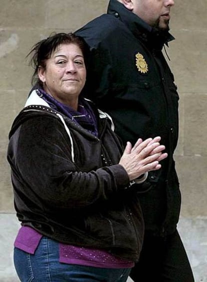 Francisca Cortés, <i>La Paca,</i> a su llega al juicio.