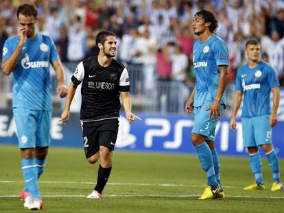 Isco celebra su segundo gol ante los jugadores del Zenit