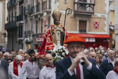 El santo en procesión por las calles de Pamplona.