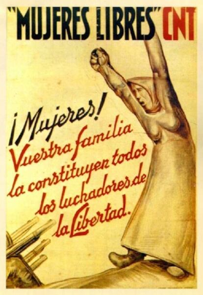 <strong> Quién.</strong> Mujeres anarquistas que lucharon al mismo nivel que sus compañeros hombres durante los años treinta por aquello que creían justo para la sociedad.</p> <strong> Cómo fueron silenciadas.</strong> Las mismas organizaciones anarquistas que defendían una sociedad igualitaria, sin estratos, jerarquías ni diferenciaciones, desconfiaban de las mujeres y las menospreciaban. “Los hombres no entendían que las mujeres pudieran plantear organizaciones específicamente de ellas. Y esto no pasa sólo con el anarquismo, sino también con el comunismo y el socialismo, que dejaban la cuestión de la mujer para el día después de la Revolución. Los feminismos aparecen porque hay una desconfianza de las mujeres obreras hacia las propias organizaciones, ya que las ningunean. Por ejemplo, los sindicatos se reunían por las noches. Las mujeres obreras no iban a estas reuniones porque estaban cuidando a sus hijos”, explica a la web 'Anarquismo' la profesora Dolors Marín, que comenzó a investigar la historia del anarquismo con 17 años. En la década de 1930, en España, las mujeres se vieron obligadas a crear organizaciones femeninas para luchar por que la mujer pudiera tener una educación y un trabajo igualitarios. Mujeres Libres –la primera organización autónoma, proletaria y feminista surgida en España– tenía como misión terminar con la triple esclavitud de las mujeres a la ignorancia, al capital y a los hombres. En la imagen, un cartel de la organización Mujeres Libres.