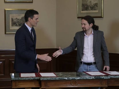 Pedro Sánchez y Pablo Iglesias en la firma del preacuerdo entre PSOE y Unidas Podemos.