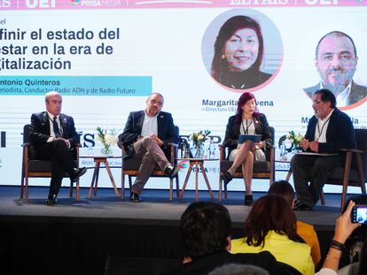 De izquierda a derecha, Mariano Jabonero, secretario general de la OEI; Marco A. Ávila, ministro de Educación de Chile; Margarita Aravena, directora de OEI Chile, y Antonio Quinteros, conductor de programas en Radio ADN y Radio Futuro.