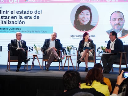 De izquierda a derecha, Mariano Jabonero, secretario general de la OEI; Marco A. Ávila, ministro de Educación de Chile; Margarita Aravena, directora de OEI Chile, y Antonio Quinteros, conductor de programas en Radio ADN y Radio Futuro.