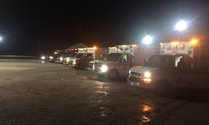 Ambulancias ante el correccional de Lee, esta noche.