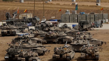 Tanques israelíes en la frontera entre Israel y Gaza.