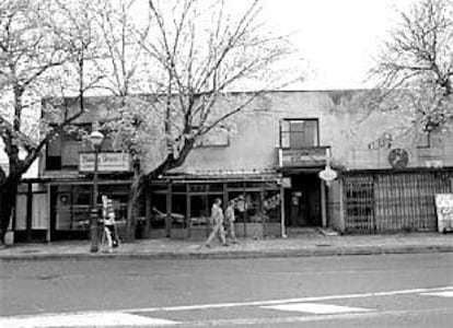 Vista de la casa de Irún donde en su día vivieron y trabajaron Jorge Oteiza y Néstor Basterretxea.