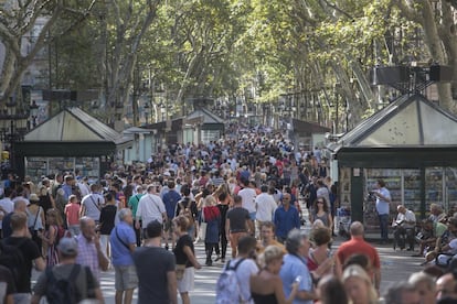 <b>Normalidad en La Rambla.</b> Ambiente de normalidad en Las Ramblas un día después del atentado. La ciudad intenta volver a su rutina.