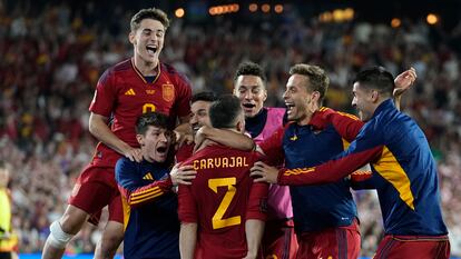 Los jugadores de España celebran el triunfo ante Croacia en la final de la Liga de las Naciones este domingo en Róterdam.