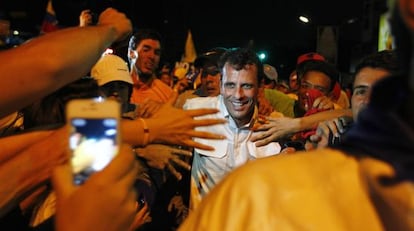 Capriles en un acto con seguidores en Caracas el pasado 14 de abril.