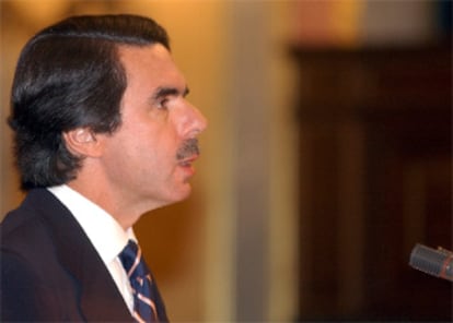 El presidente del Gobierno, José María Aznar, al inicio del debate en el Congreso.