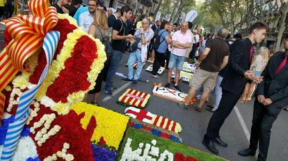 Ambient a Barcelona durant l'ofrena floral al monument de Rafael Casanova.