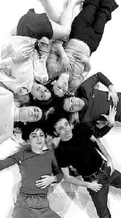 Imagen de los seis actores que participan en la obra teatral <i>Imagina.</i>