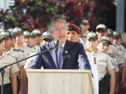 Guillermo Lasso, presidente de Ecuador, en una ceremonia de entrega de medallas a policías en Guayaquil el pasado abril.